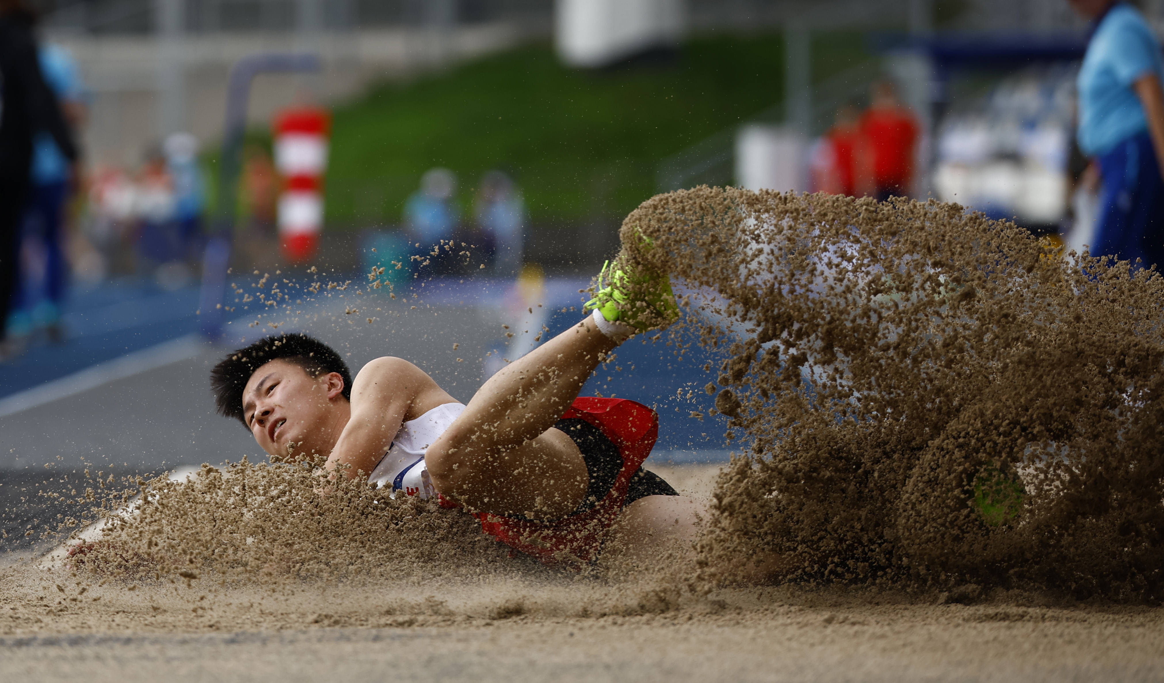 包含跳远飞翔!南非选手刷新纪录夺冠的词条 包含跳远飞翔!南非选手刷新纪录夺冠的词条