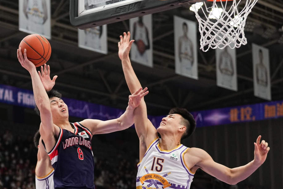 包含广东宏远保持独自领先，继续稳坐榜首的词条