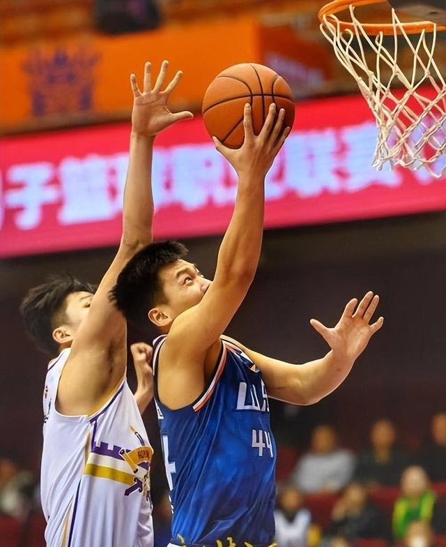关于力挽狂澜：山东男篮击败四川队取得胜利的信息