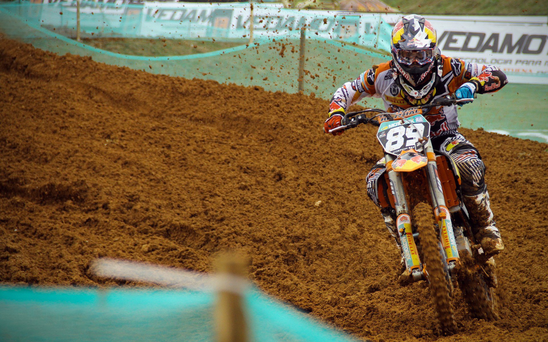 赛道新王诞生，周冠宇统治全场，索伯车队完胜法拉利