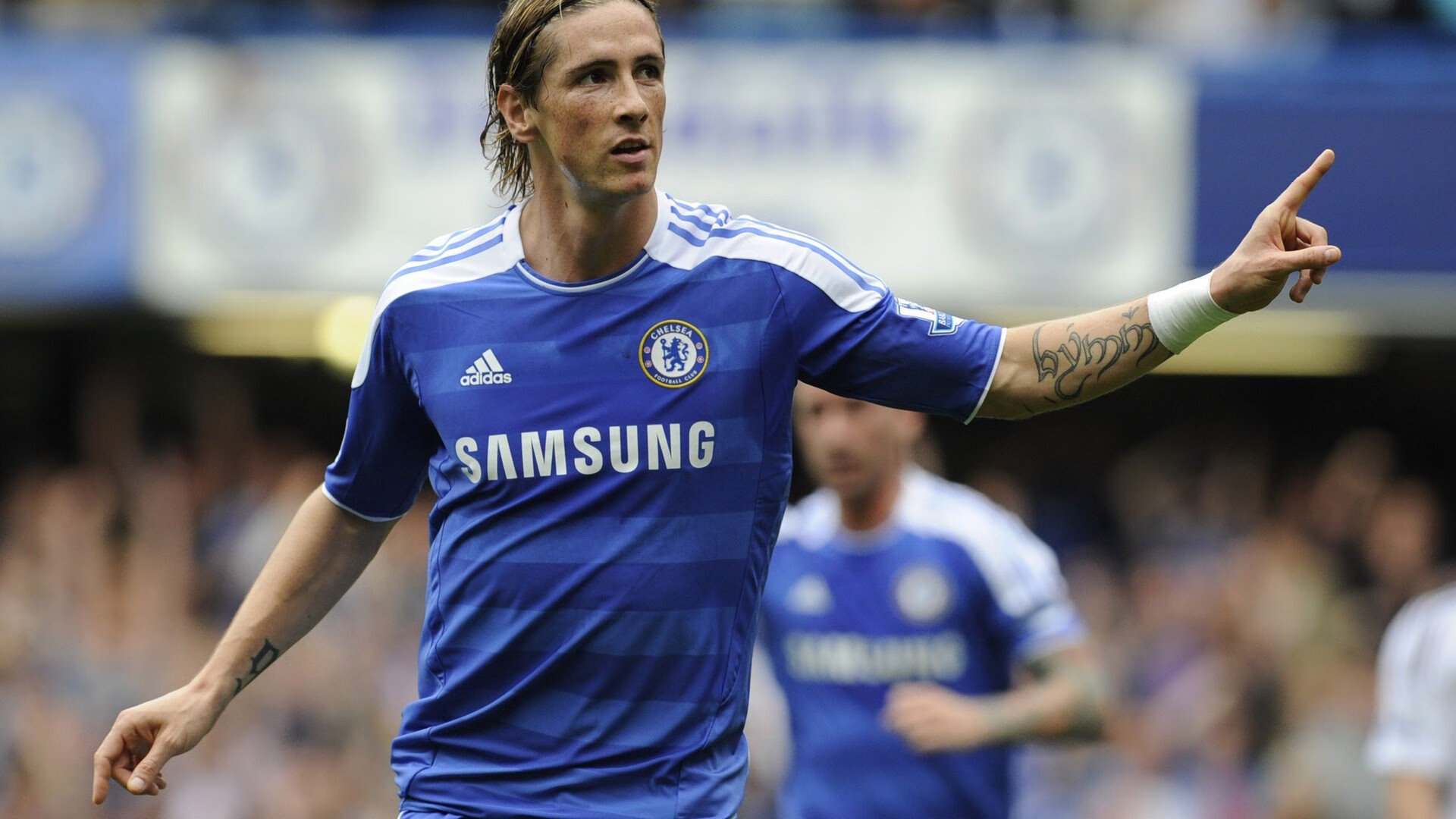 雷速体育-赛道传奇，阿斯顿马丁鏖战威廉姆斯，勒克莱尔刷新单圈纪录